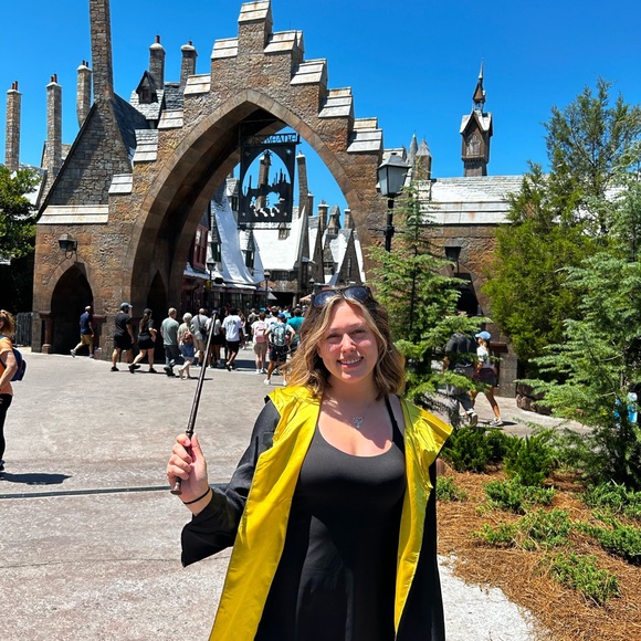 Meet your Posher, Ashlee - Picture 7 of 7